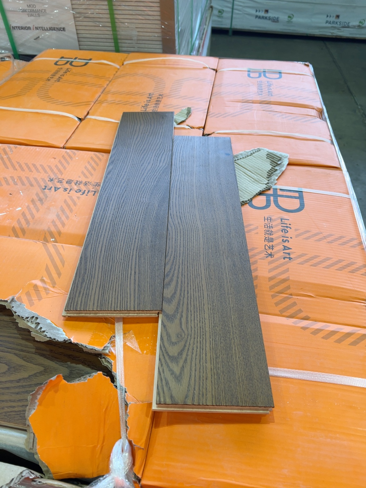 600X127X15/3MM WALNUT HERRINGBONE ENGINEERED FLOORING-(36 BOXES X 1.6764 M2) 600X127X15/3MM WALNUT HERRINGBONE ENGINEERED FLOORING-(36 BOXES X 1.6764 M2)