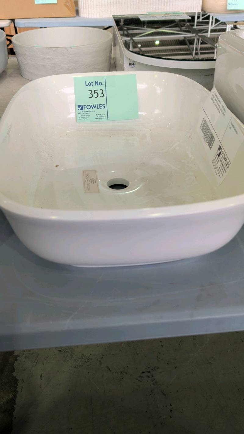 EX SHOWROOM DISPLAY - VICTORIA & ALBERT AMIATA 60 BASIN, GLOSS WHITE, LIMESTONE & RESIN RRP$940 EX SHOWROOM DISPLAY - VICTORIA & ALBERT AMIATA 60 BASIN, GLOSS WHITE, LIMESTONE & RESIN RRP$940