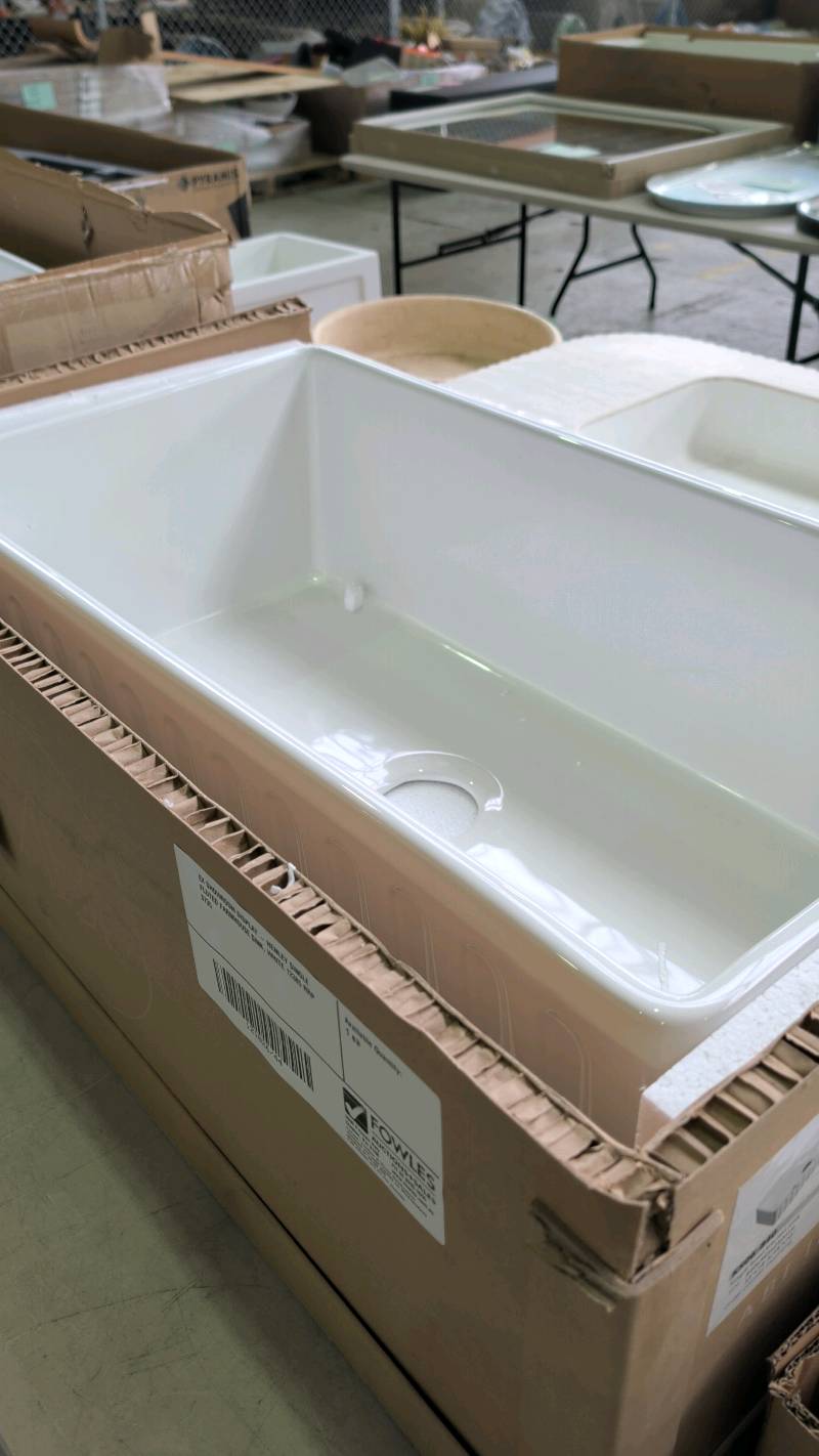 EX SHOWROOM DISPLAY - HENLEY SINGLE FLUTED FARMHOUSE SINK, WHITE 12385 RRP$735 EX SHOWROOM DISPLAY - HENLEY SINGLE FLUTED FARMHOUSE SINK, WHITE 12385 RRP$735