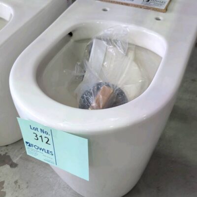 EX SHOWROOM DISPLAY - SYNERGII WALL FACED TOILET PAN, SLIM LINE SEAT, SY04152 EX SHOWROOM DISPLAY - SYNERGII WALL FACED TOILET PAN, SLIM LINE SEAT, SY04152