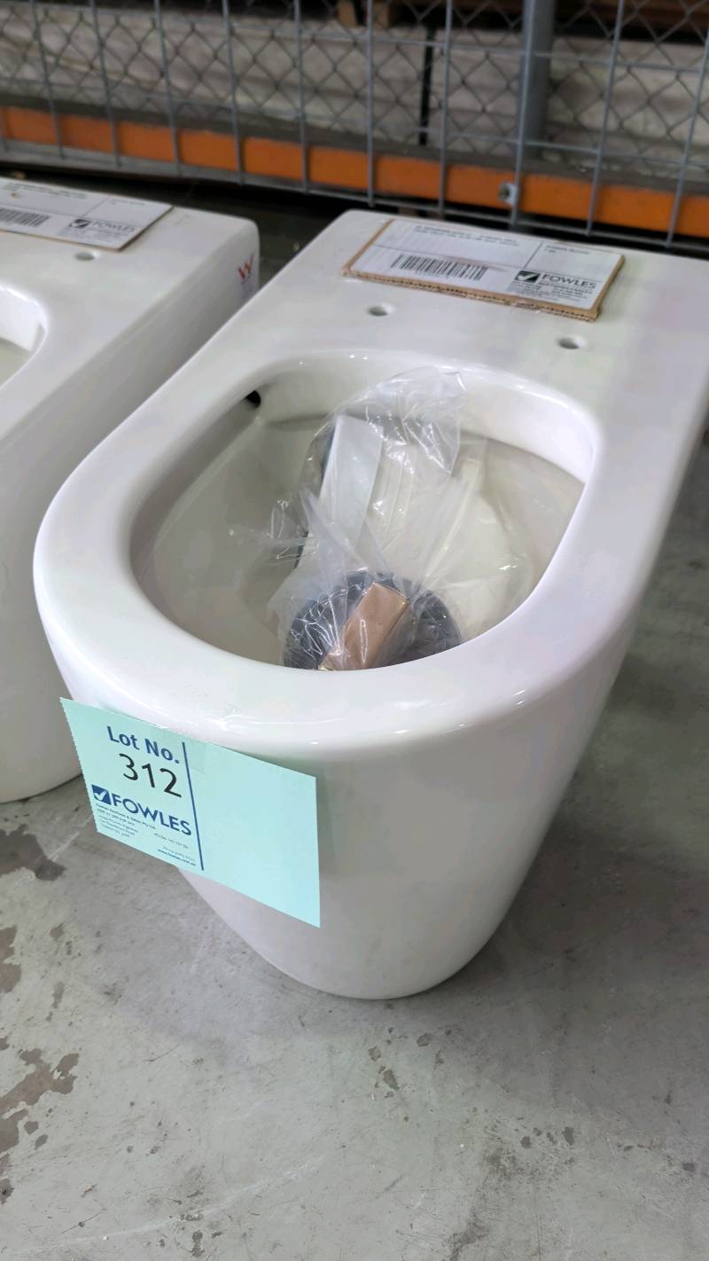 EX SHOWROOM DISPLAY - SYNERGII WALL FACED TOILET PAN, SLIM LINE SEAT, SY04152 EX SHOWROOM DISPLAY - SYNERGII WALL FACED TOILET PAN, SLIM LINE SEAT, SY04152