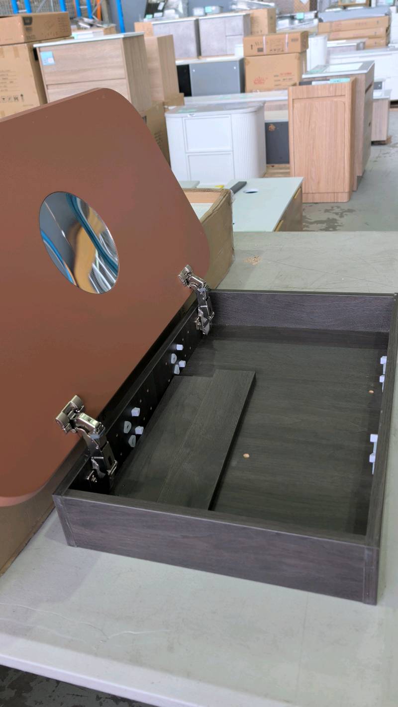 EX SHOWROOM DISPLAY - VIENNA SHAVING CABINET 900MM X 450MM EX SHOWROOM DISPLAY - VIENNA SHAVING CABINET 900MM X 450MM
