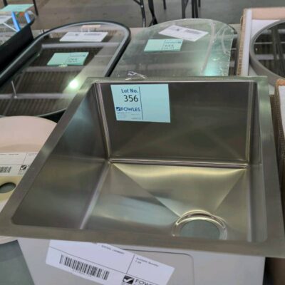 EX SHOWROOM DISPLAY - S/STEEL LAUNDRY SINK EX SHOWROOM DISPLAY - S/STEEL LAUNDRY SINK