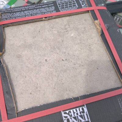 PALLET OF 300 X 300MM GREY PORCELAIN TILE PALLET OF 300 X 300MM GREY PORCELAIN TILE