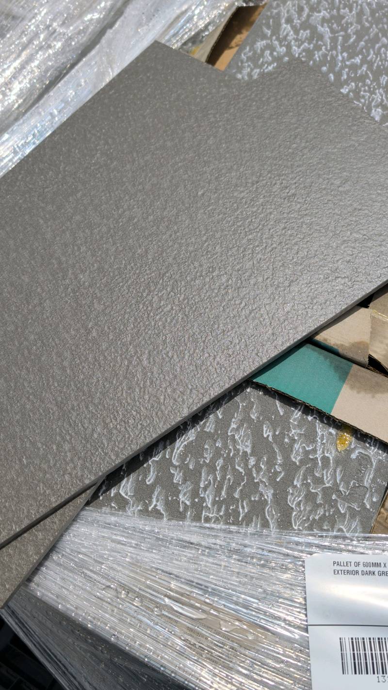 PALLET OF 600MM X 300MM TEXTURED EXTERIOR DARK GREY TILE PALLET OF 600MM X 300MM TEXTURED EXTERIOR DARK GREY TILE