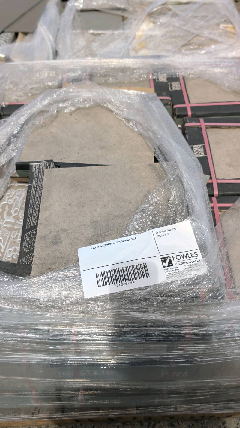 PALLET OF 300MM X 300MM GREY TILE PALLET OF 300MM X 300MM GREY TILE