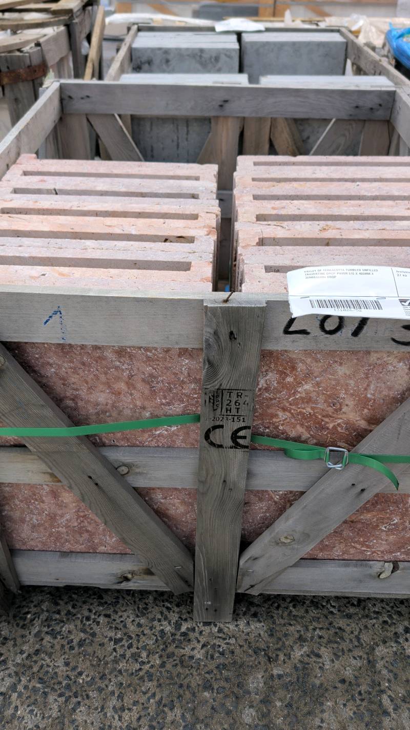 PALLET OF TERRACOTTA TUMBLED UNFILLED TRAVERTINE DROP PAVER 610 X 406MM X 30MM/60MM DROP PALLET OF TERRACOTTA TUMBLED UNFILLED TRAVERTINE DROP PAVER 610 X 406MM X 30MM/60MM DROP