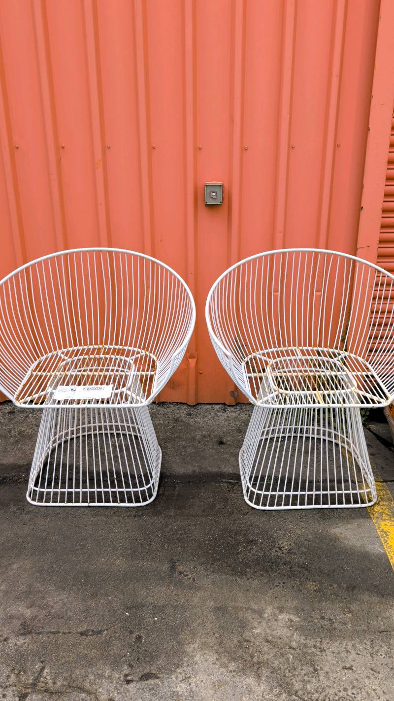 EX STAGING - WHITE WIRE OUTDOOR CHAIR, SOLD AS IS EX STAGING - WHITE WIRE OUTDOOR CHAIR, SOLD AS IS