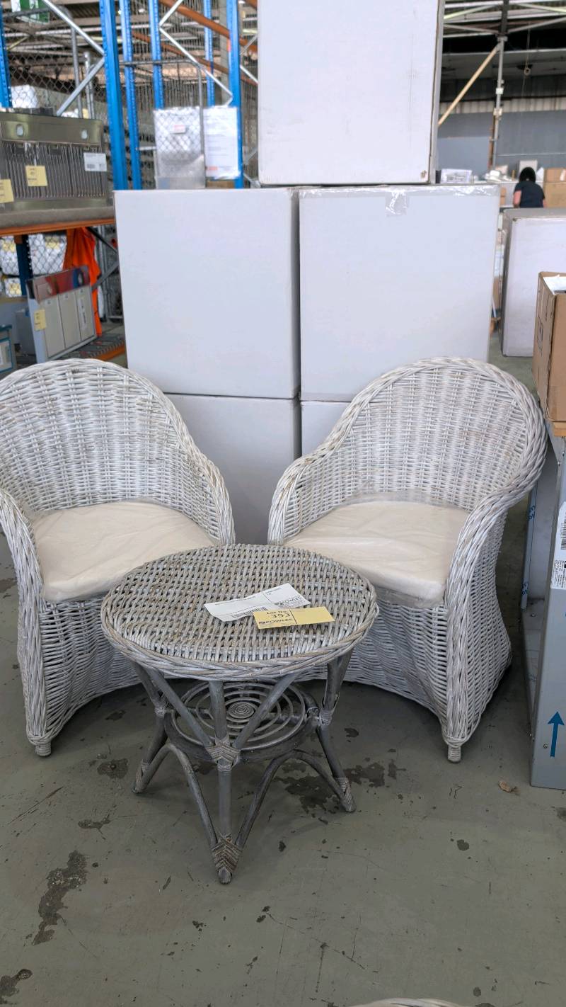 NEW RATTAN 3 PIECE GARDEN SET RRP$795 NEW RATTAN 3 PIECE GARDEN SET RRP$795