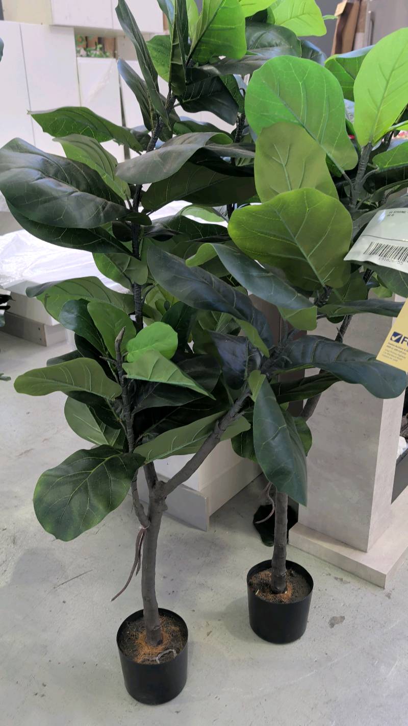 EX STAGING - LOT OF 2 FAUX PLANTS, SOLD AS IS EX STAGING - LOT OF 2 FAUX PLANTS, SOLD AS IS