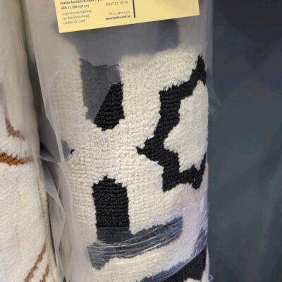 NEW PATTERNED POLYESTER RUG 190CM X 280CM NEW PATTERNED POLYESTER RUG 190CM X 280CM