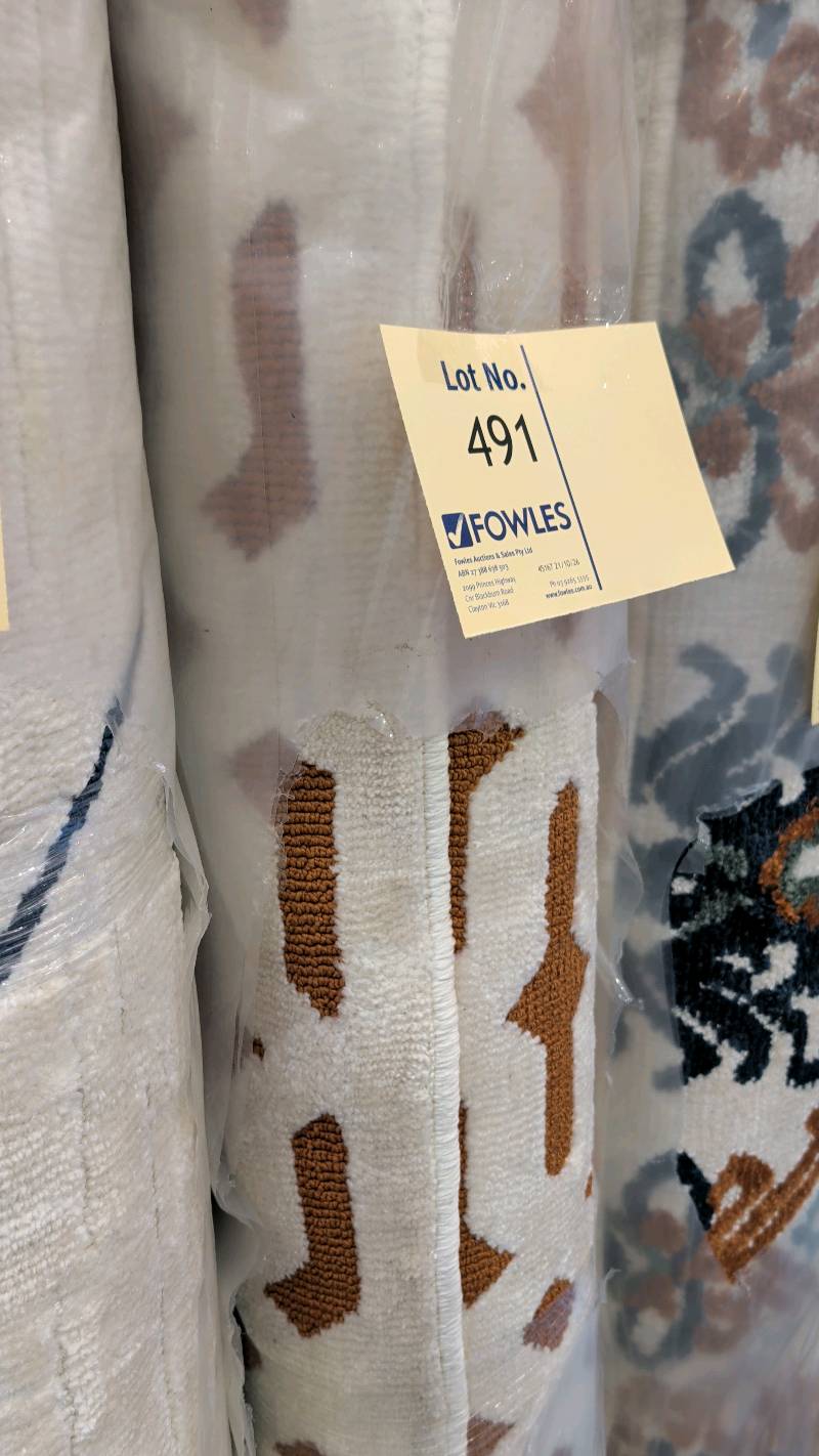 NEW PATTERNED POLYESTER RUG 190CM X 280CM NEW PATTERNED POLYESTER RUG 190CM X 280CM