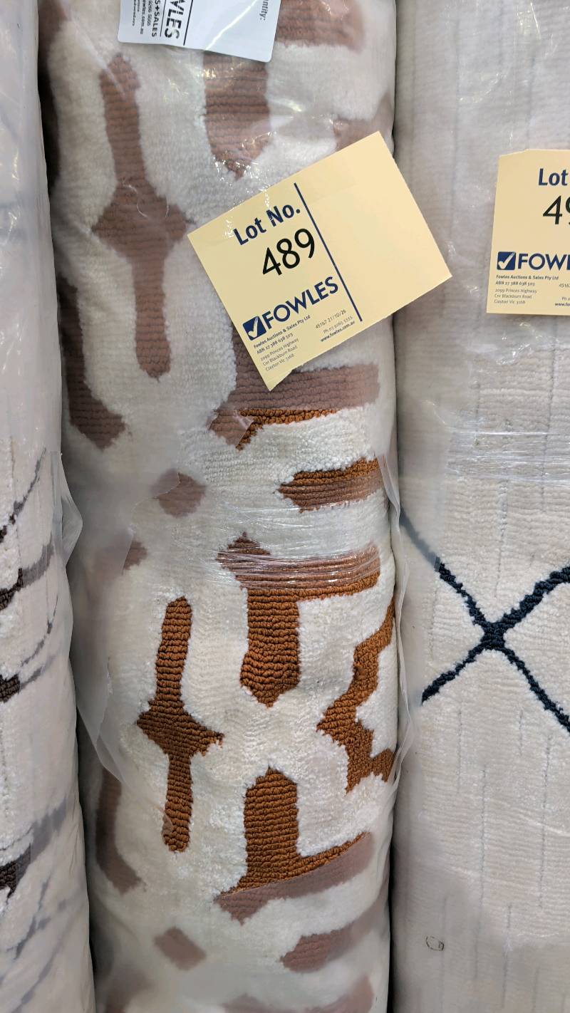 NEW PATTERNED POLYESTER RUG 190CM X 280CM NEW PATTERNED POLYESTER RUG 190CM X 280CM