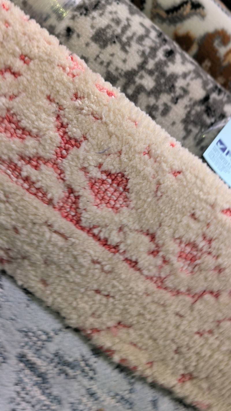 EX DISPLAY RUG 160CM X 230CM EX DISPLAY RUG 160CM X 230CM