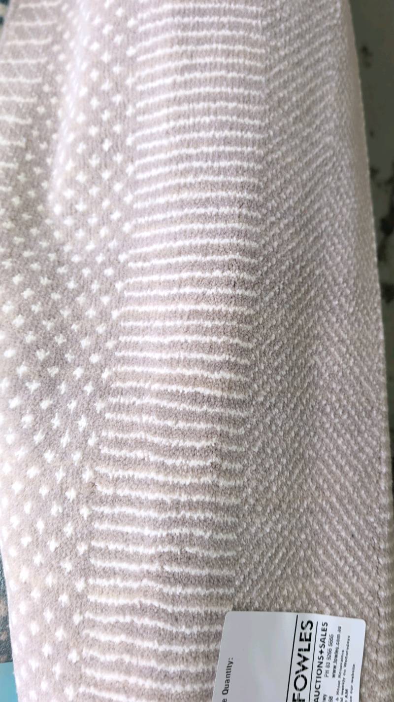 EX DISPLAY RUG 160CM X 230CM EX DISPLAY RUG 160CM X 230CM