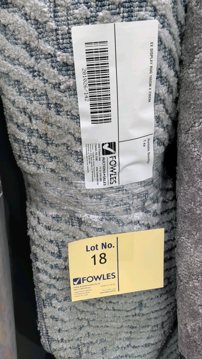 EX DISPLAY RUG 160CM X 230CM EX DISPLAY RUG 160CM X 230CM