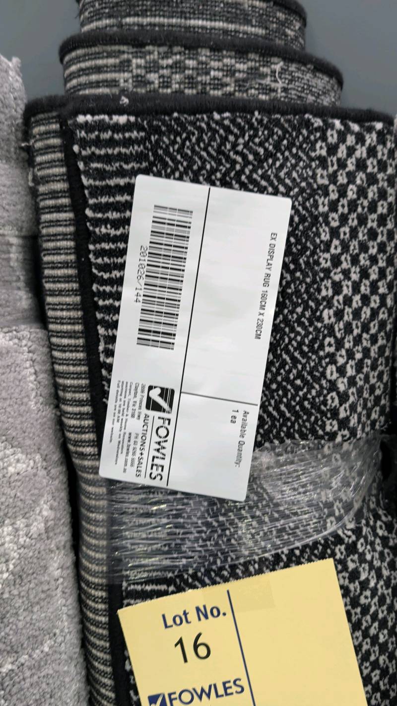 EX DISPLAY RUG 160CM X 230CM EX DISPLAY RUG 160CM X 230CM