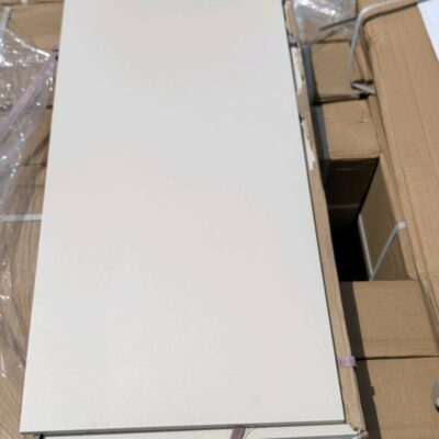 PALLET OF MIXED MATT WHITE PORCELAIN TILE, 21.6M2 OF 600MM X 300MM TILE AND 10M2 OF 600MM X 200MM TILE