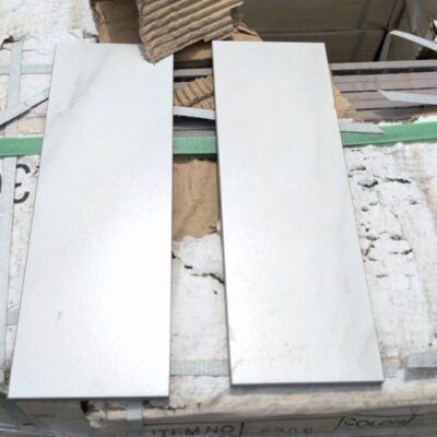 PALLET OF MATT WHITE MARBLE PORCELAIN SUBWAY TILE, 300MM X 100MM PALLET OF MATT WHITE MARBLE PORCELAIN SUBWAY TILE, 300MM X 100MM