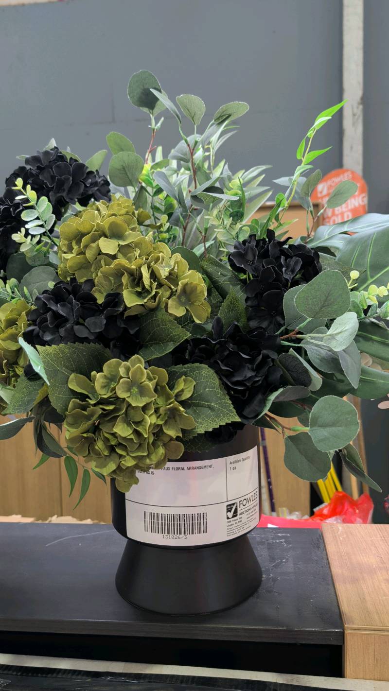 EX STAGING - FAUX FLORAL ARRANGEMENT, SOLD AS IS EX STAGING - FAUX FLORAL ARRANGEMENT, SOLD AS IS