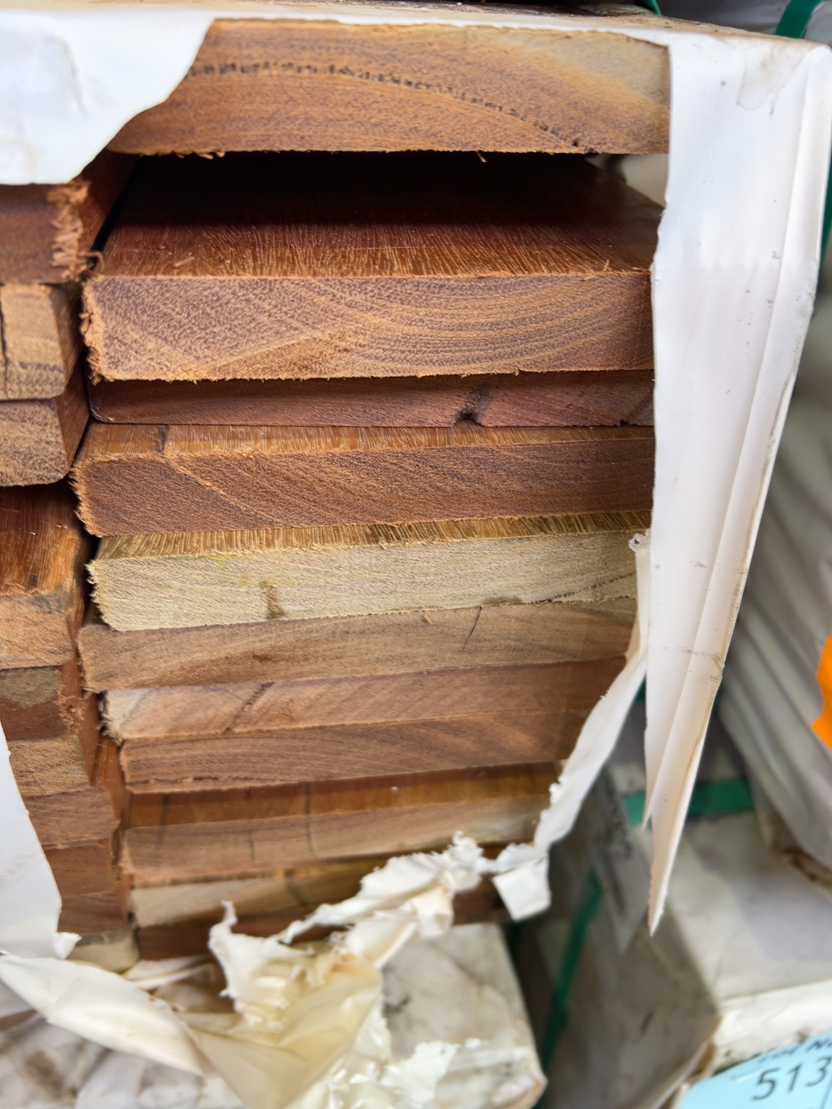135X19 FEATURE GRADE SPOTTED GUM DECKING- (PACK CONSISTS OF RANDOM SHORT LENGTHS) 135X19 FEATURE GRADE SPOTTED GUM DECKING- (PACK CONSISTS OF RANDOM SHORT LENGTHS)