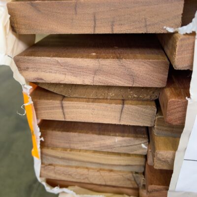 140X25 FEATURE GRADE SPOTTED GUM DECKING- (PACK CONSISTS OF RANDOM SHORT LENGTHS) 140X25 FEATURE GRADE SPOTTED GUM DECKING- (PACK CONSISTS OF RANDOM SHORT LENGTHS)