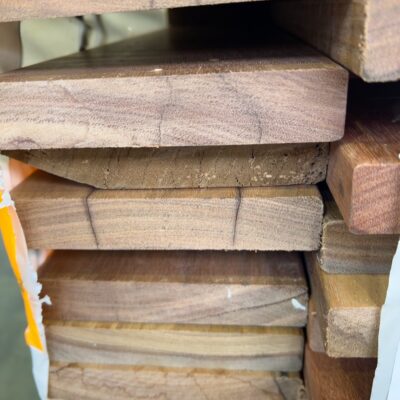 140X25 FEATURE GRADE SPOTTED GUM DECKING- (PACK CONSISTS OF RANDOM SHORT LENGTHS) 140X25 FEATURE GRADE SPOTTED GUM DECKING- (PACK CONSISTS OF RANDOM SHORT LENGTHS)