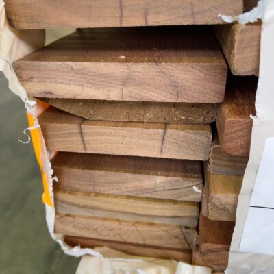 140X25 FEATURE GRADE SPOTTED GUM DECKING- (PACK CONSISTS OF RANDOM SHORT LENGTHS)