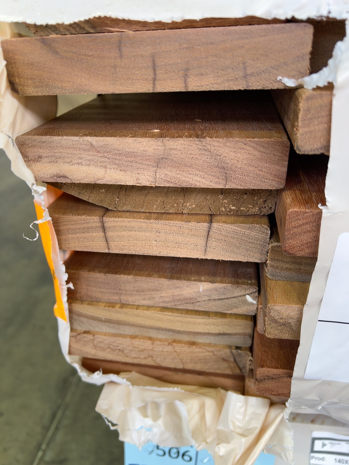 140X25 FEATURE GRADE SPOTTED GUM DECKING- (PACK CONSISTS OF RANDOM SHORT LENGTHS) 140X25 FEATURE GRADE SPOTTED GUM DECKING- (PACK CONSISTS OF RANDOM SHORT LENGTHS)