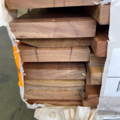 140X25 FEATURE GRADE SPOTTED GUM DECKING- (PACK CONSISTS OF RANDOM SHORT LENGTHS) 140X25 FEATURE GRADE SPOTTED GUM DECKING- (PACK CONSISTS OF RANDOM SHORT LENGTHS)