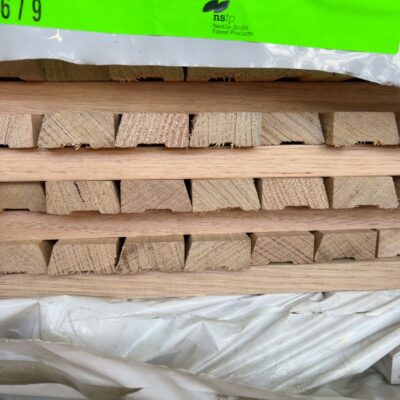 42X19 TAS OAK KD HARDWOOD SINGLE BEVEL ARCHITRAVE SHORTS RANDOM LENGTHS 0.9 - 2.0 42X19 TAS OAK KD HARDWOOD SINGLE BEVEL ARCHITRAVE SHORTS RANDOM LENGTHS 0.9 - 2.0
