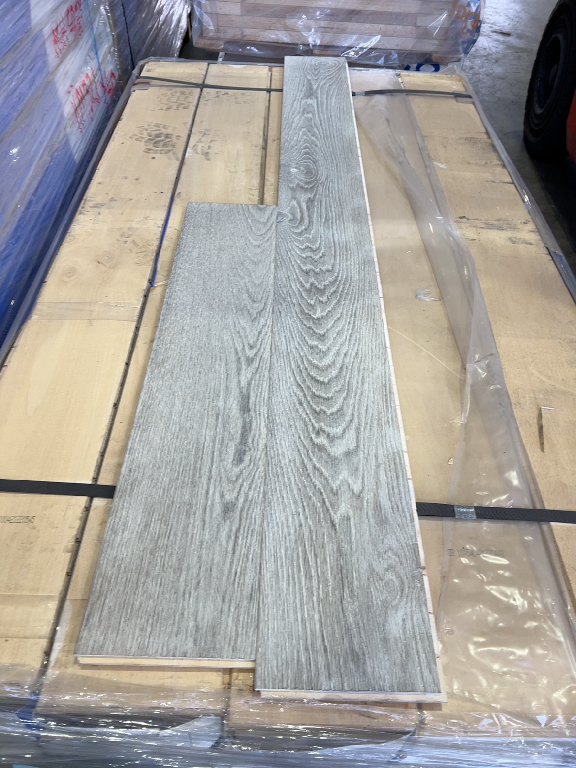 1830X189X15/4MM ASH GREY ENGINEERED FLOORING- (20 BOXES X 2.075 M2) 1830X189X15/4MM ASH GREY ENGINEERED FLOORING- (20 BOXES X 2.075 M2)