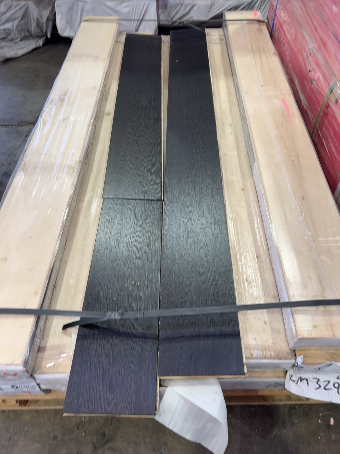 1830X189X20/6MM BROWN BLACK ENGINEERED FLOORING- (12 BOXES X 1.383 M2) 1830X189X20/6MM BROWN BLACK ENGINEERED FLOORING- (12 BOXES X 1.383 M2)