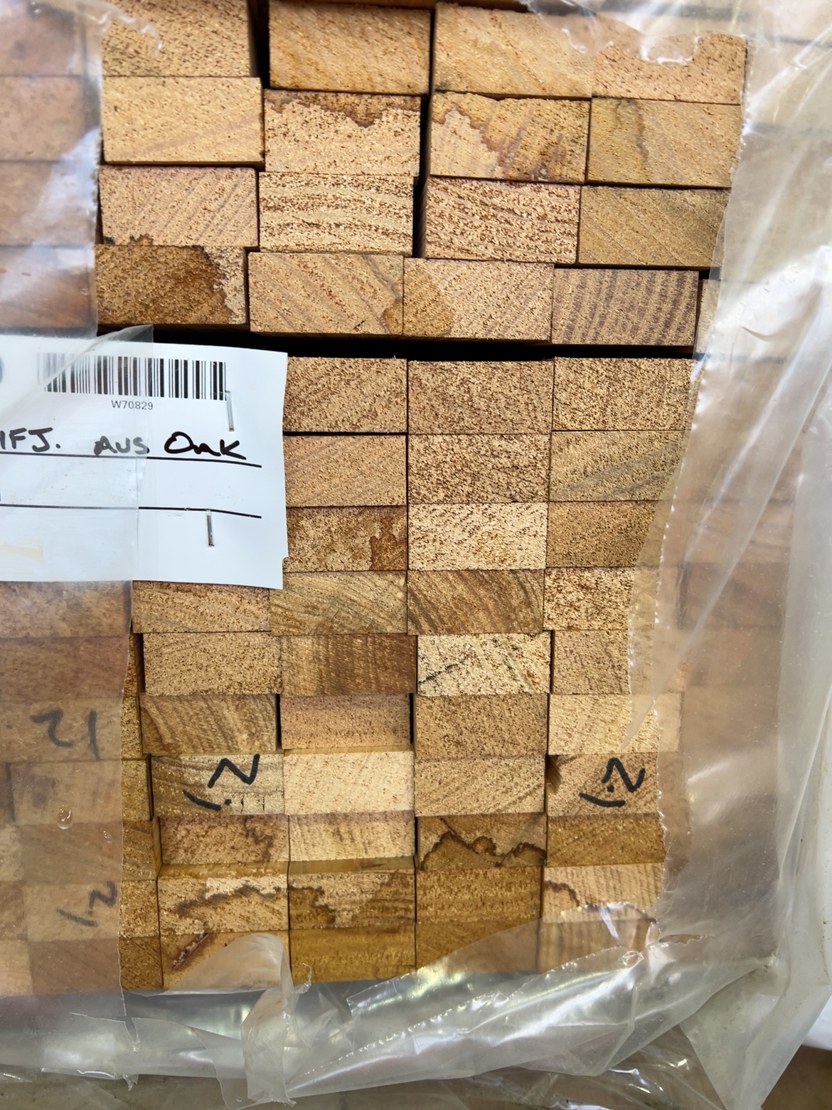 39.5X19 AUS OAK F/J DAR UTE KD HARDWOOD 39.5X19 AUS OAK F/J DAR UTE KD HARDWOOD