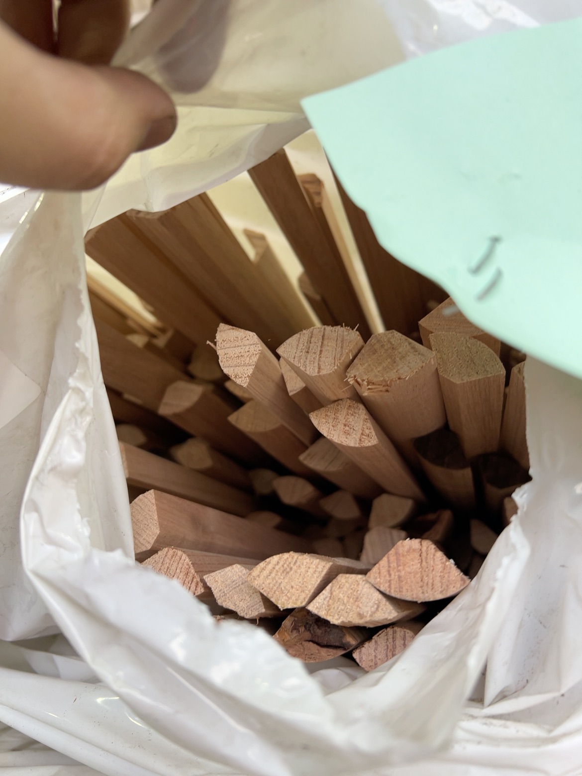 19X19 TAS OAK KD HARDWOOD ASSORTED MOULDINGS 19X19 TAS OAK KD HARDWOOD ASSORTED MOULDINGS