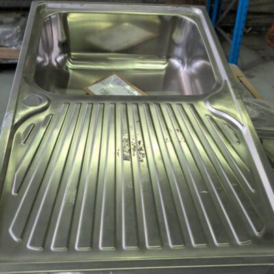 NEW TISIRA LIVING EDGE 800MM SINK, SINGLE RIGHT HAND BOWL LEFT HAND DRAINER, S/STEEL, 39837 TSLE800L, 12 MONTH WARRANTY NEW TISIRA LIVING EDGE 800MM SINK, SINGLE RIGHT HAND BOWL LEFT HAND DRAINER, S/STEEL, 39837 TSLE800L, 12 MONTH WARRANTY