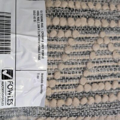 EX STAGING RUG - CREAM & GREY PEBBLE WOOL RUG 2.36M X 3.2M WITH PEBBLE EDGE, SOLD AS IS EX STAGING RUG - CREAM & GREY PEBBLE WOOL RUG 2.36M X 3.2M WITH PEBBLE EDGE, SOLD AS IS