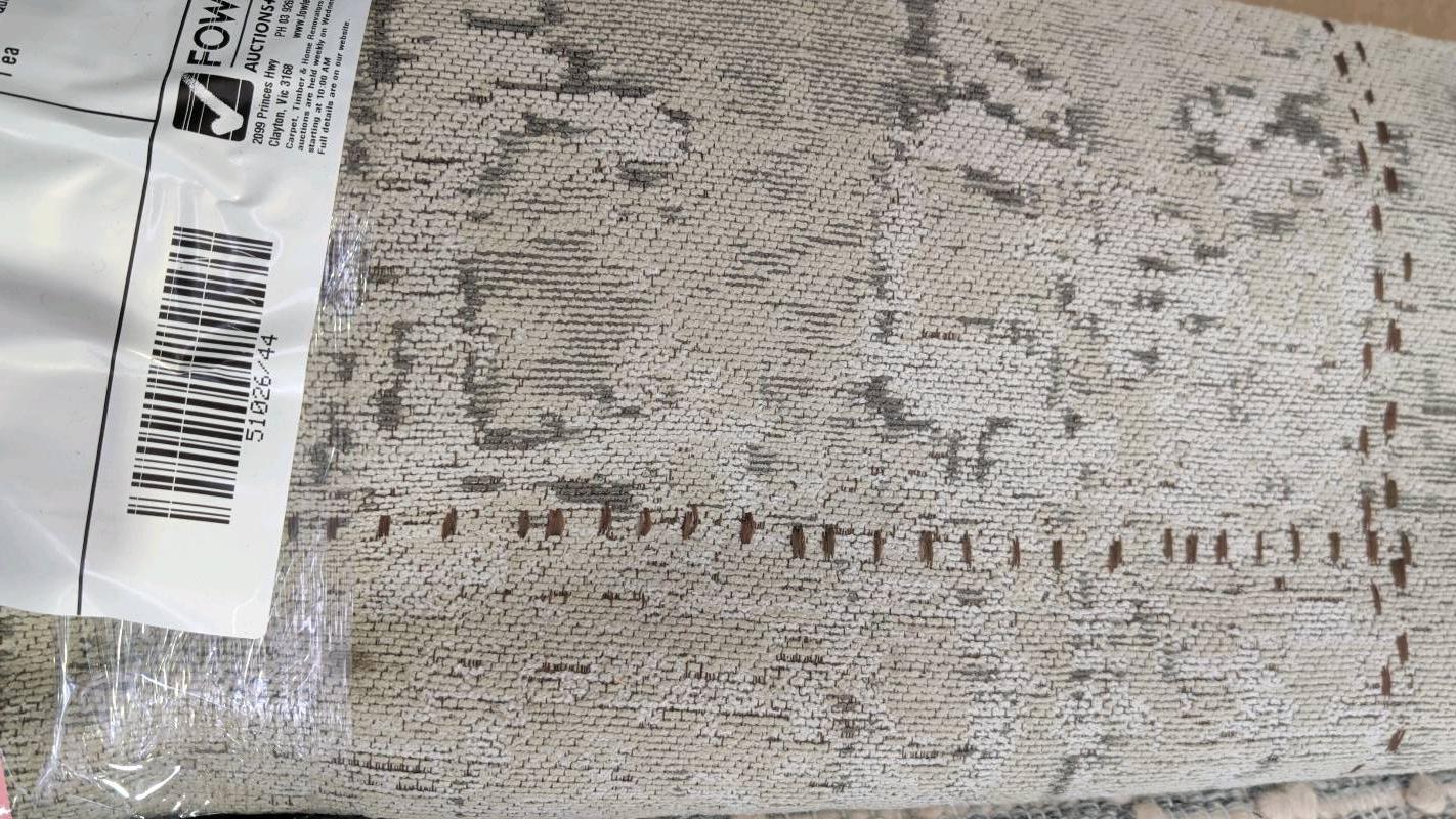EX STAGING RUG - CREAM & GREY RUG 2.5M X 3.5M SOLD AS IS EX STAGING RUG - CREAM & GREY RUG 2.5M X 3.5M SOLD AS IS
