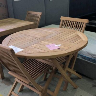 NEW PLANTATION TEAK 3 PIECE GARDEN DINING SETTING, ROUND DINING TABLE 1000MM WITH 2 FOLDING CHAIRS RRP$795 NEW PLANTATION TEAK 3 PIECE GARDEN DINING SETTING, ROUND DINING TABLE 1000MM WITH 2 FOLDING CHAIRS RRP$795