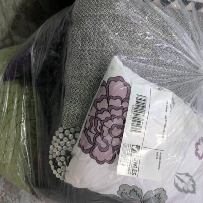 EX STAGING - BAG OF ASSORTED CUSHIONS EX STAGING - BAG OF ASSORTED CUSHIONS