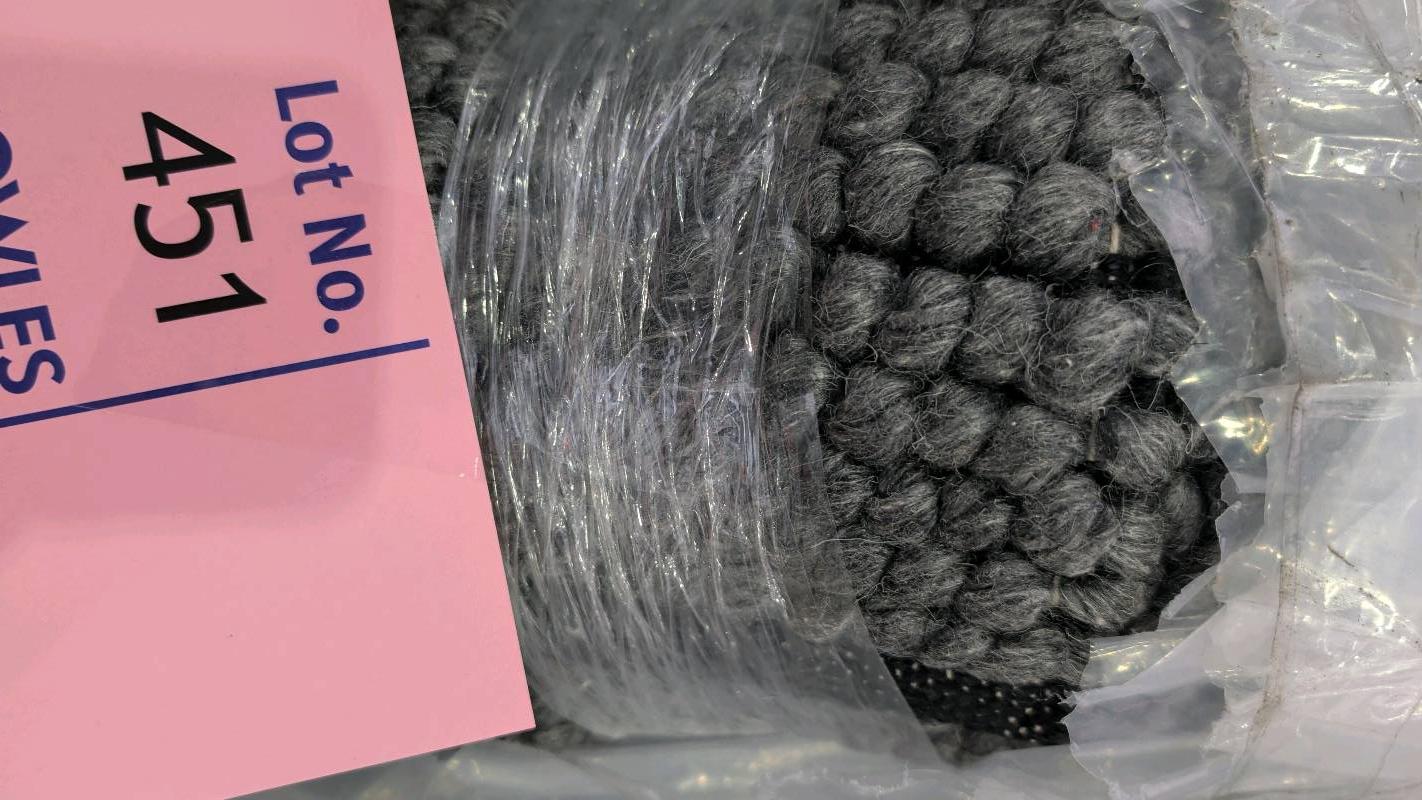 NEW PEBBLE WOOL RUG CHARCOAL 160 X 230CM RRP$499 NEW PEBBLE WOOL RUG CHARCOAL 160 X 230CM RRP$499