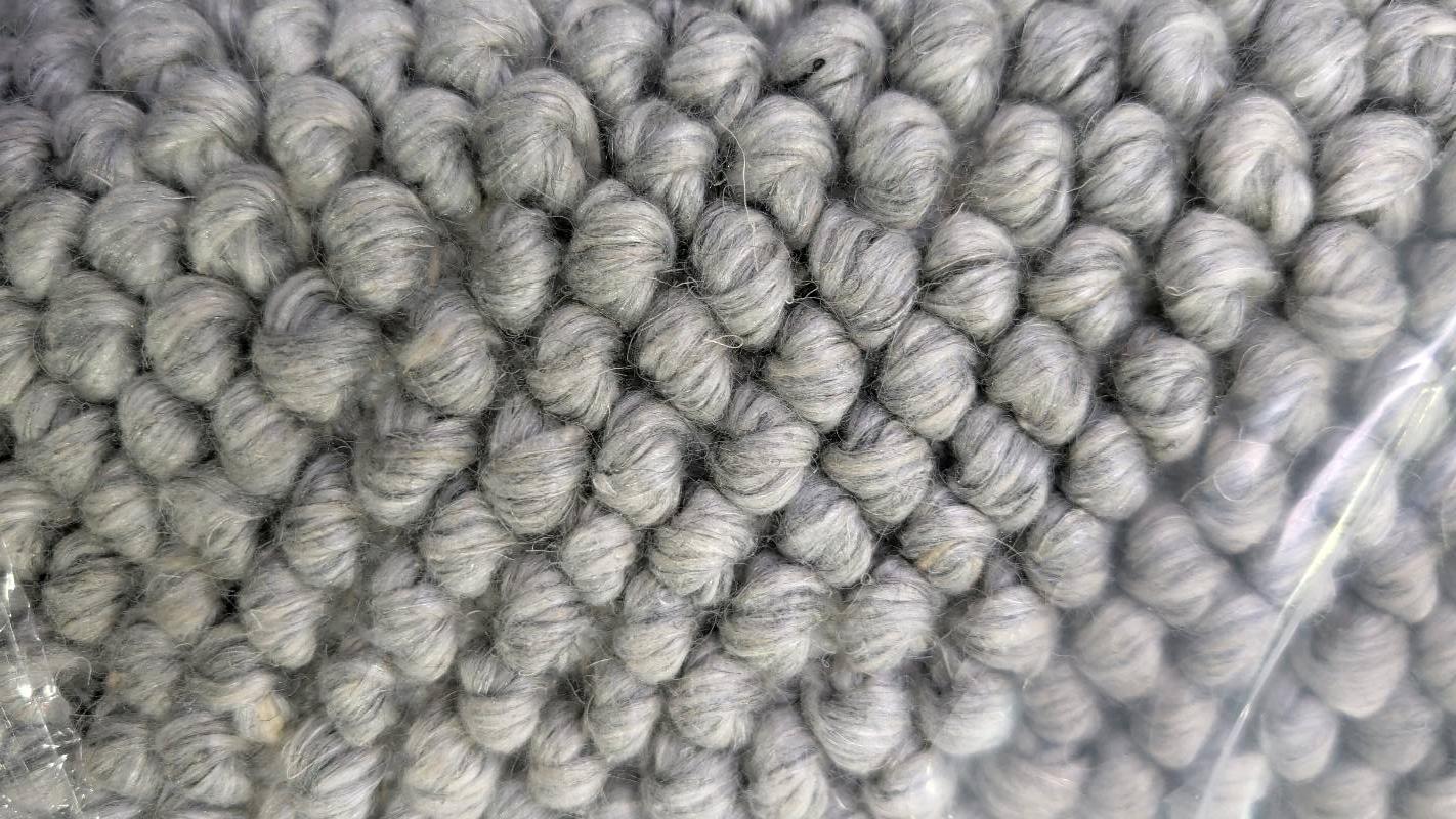 NEW PEBBLE WOOL RUG GREY 160 X 230CM RRP$499 NEW PEBBLE WOOL RUG GREY 160 X 230CM RRP$499