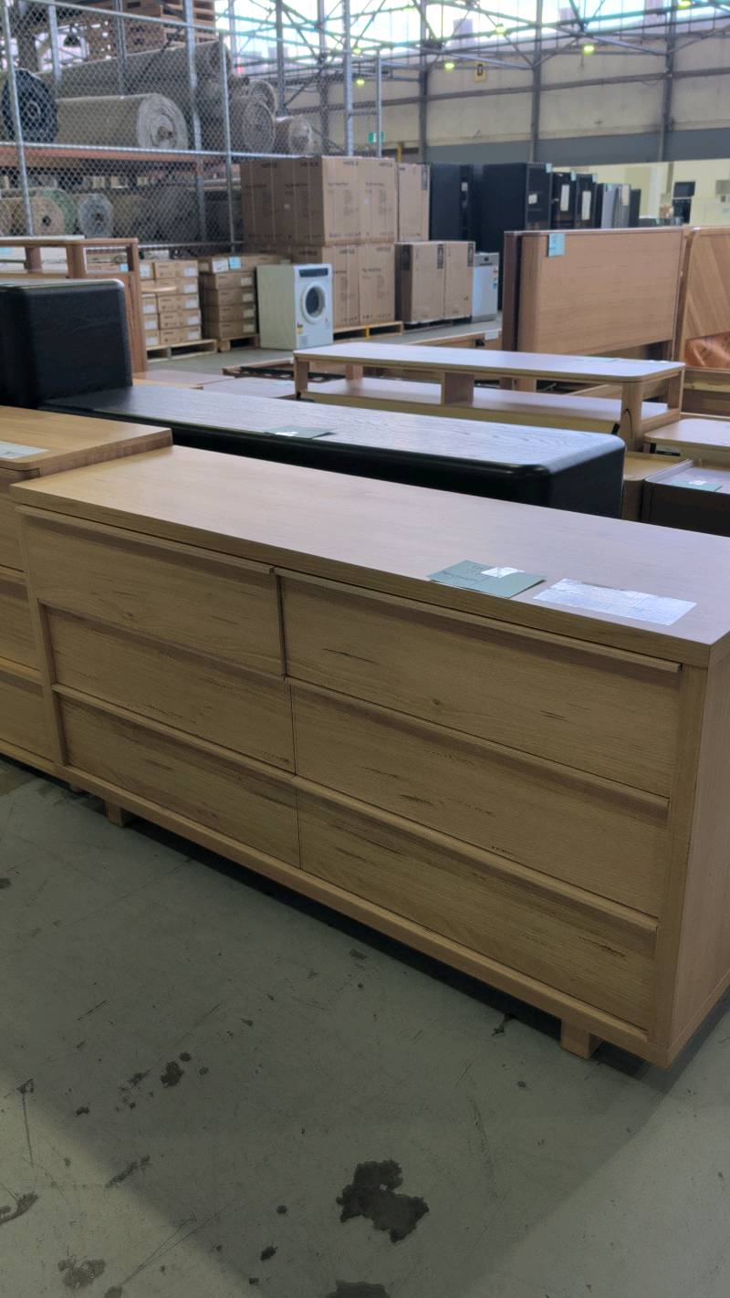 EX DISPLAY MORNINGTON TASMANIAN OAK DRESSER, 6 DRAWERS SOLD AS IS EX DISPLAY MORNINGTON TASMANIAN OAK DRESSER, 6 DRAWERS SOLD AS IS