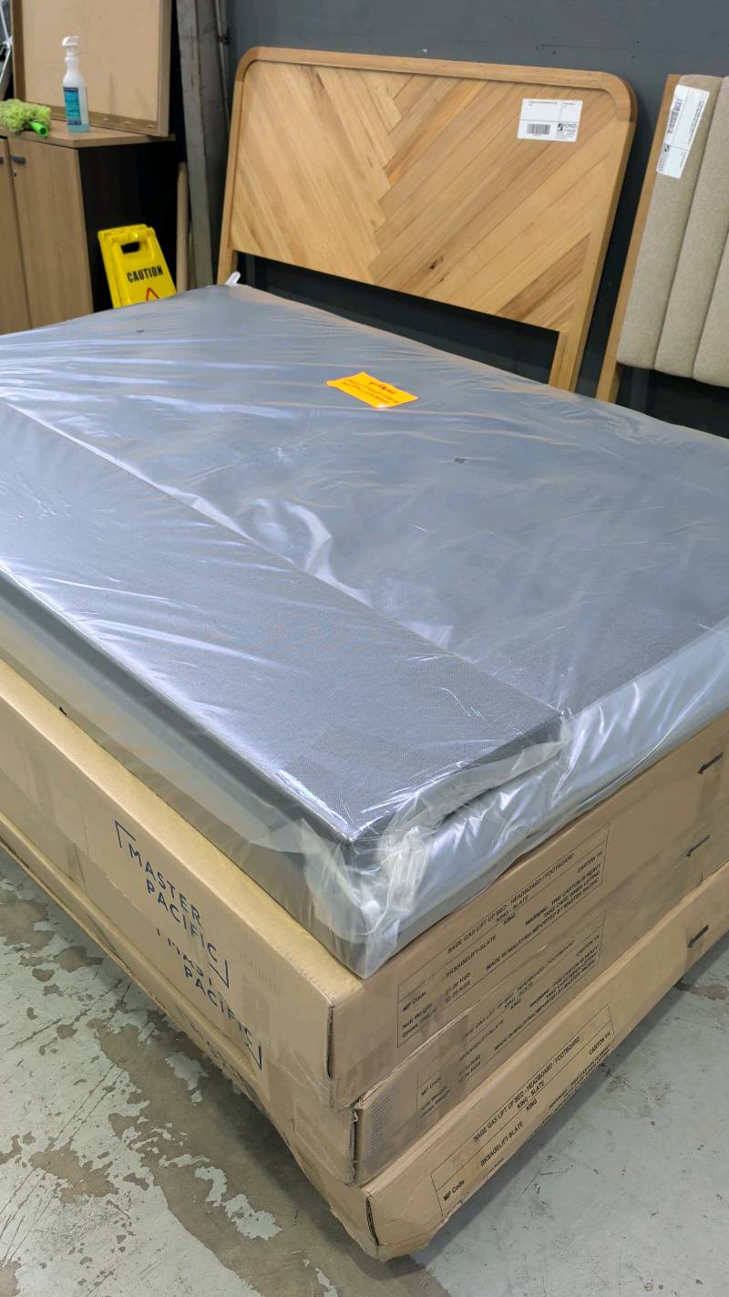 NEW SAGE KING SIZE BEDHEAD ONLY SOLD AS IS NEW SAGE KING SIZE BEDHEAD ONLY SOLD AS IS