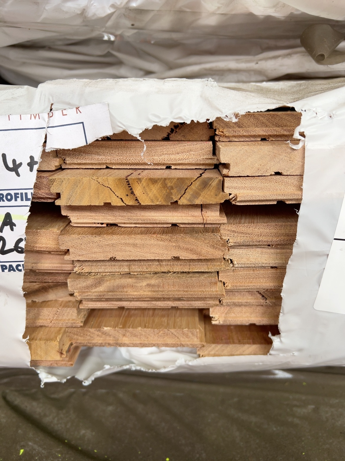 85X14 BLACKBUTT COVER GRADE OVERLAY FLOORING 85X14 BLACKBUTT COVER GRADE OVERLAY FLOORING