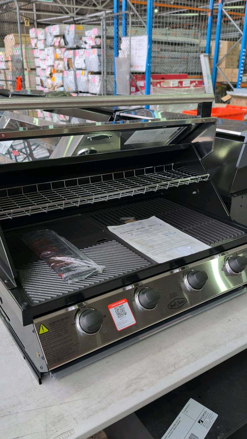 BEEFEATER 1200 SERIES 4 BURNER BUILT IN BBQ, S/STEEL BBG1240SB WITH 12 MONTH WARRANTY RRP$849 BEEFEATER 1200 SERIES 4 BURNER BUILT IN BBQ, S/STEEL BBG1240SB WITH 12 MONTH WARRANTY RRP$849