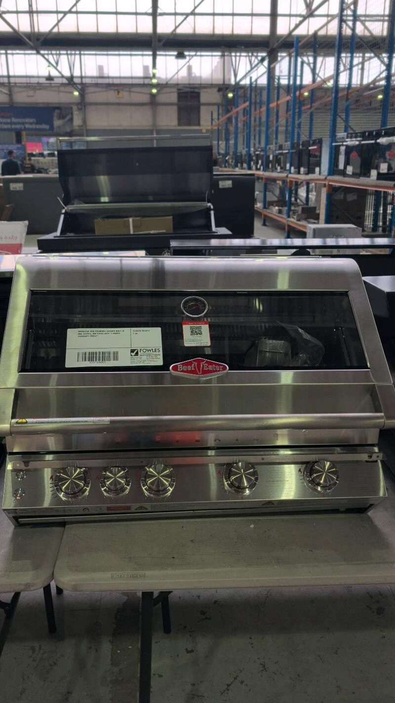 BEEFEATER 7000 PREMIUM 4 BURNER BUILT IN BBQ, S/STEEL, BBF7645SA WITH 12 MONTH WARRANTY RR$3471 BEEFEATER 7000 PREMIUM 4 BURNER BUILT IN BBQ, S/STEEL, BBF7645SA WITH 12 MONTH WARRANTY RR$3471