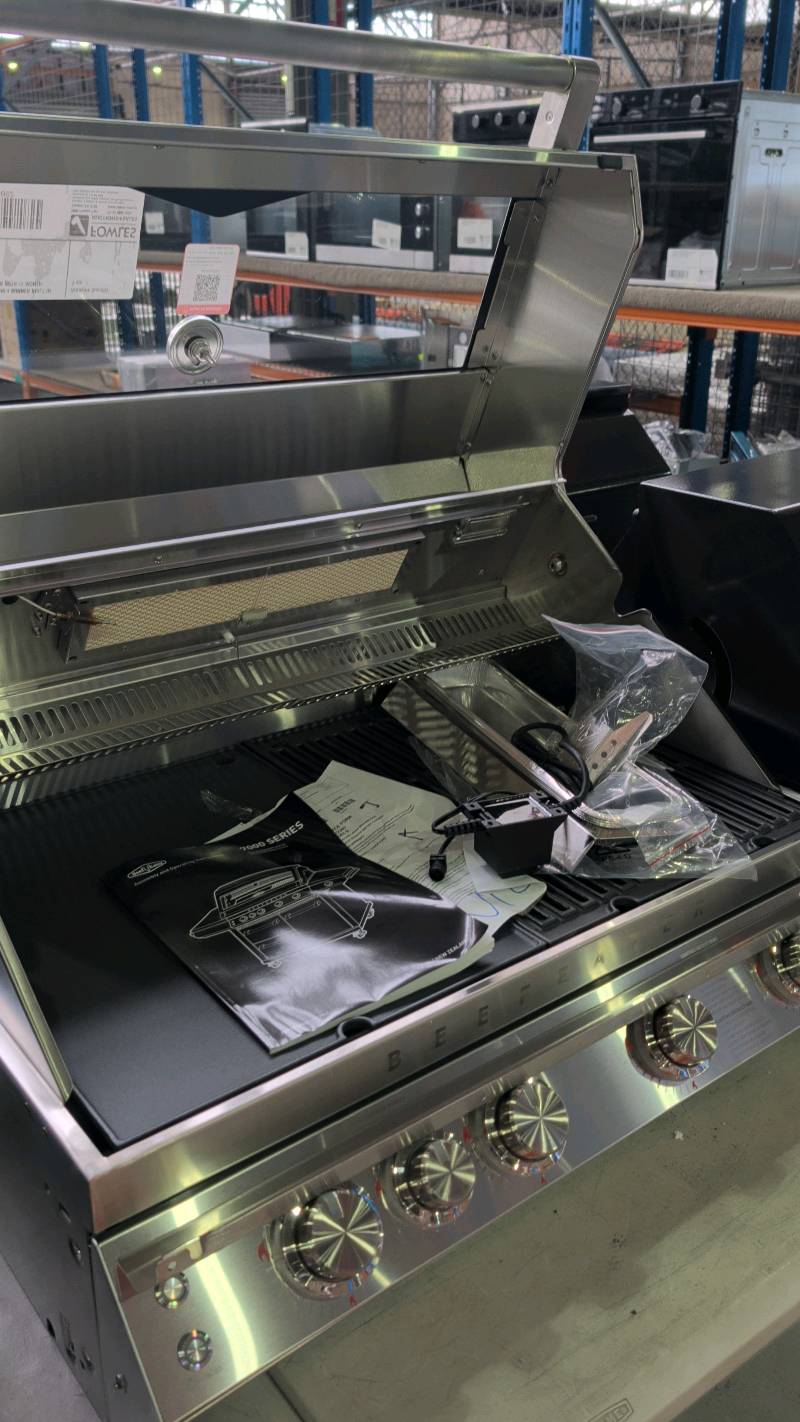 BEEFEATER 7000 PREMIUM 4 BURNER BUILT IN BBQ, S/STEEL, BBF7645SA WITH 12 MONTH WARRANTY RR$3471 BEEFEATER 7000 PREMIUM 4 BURNER BUILT IN BBQ, S/STEEL, BBF7645SA WITH 12 MONTH WARRANTY RR$3471