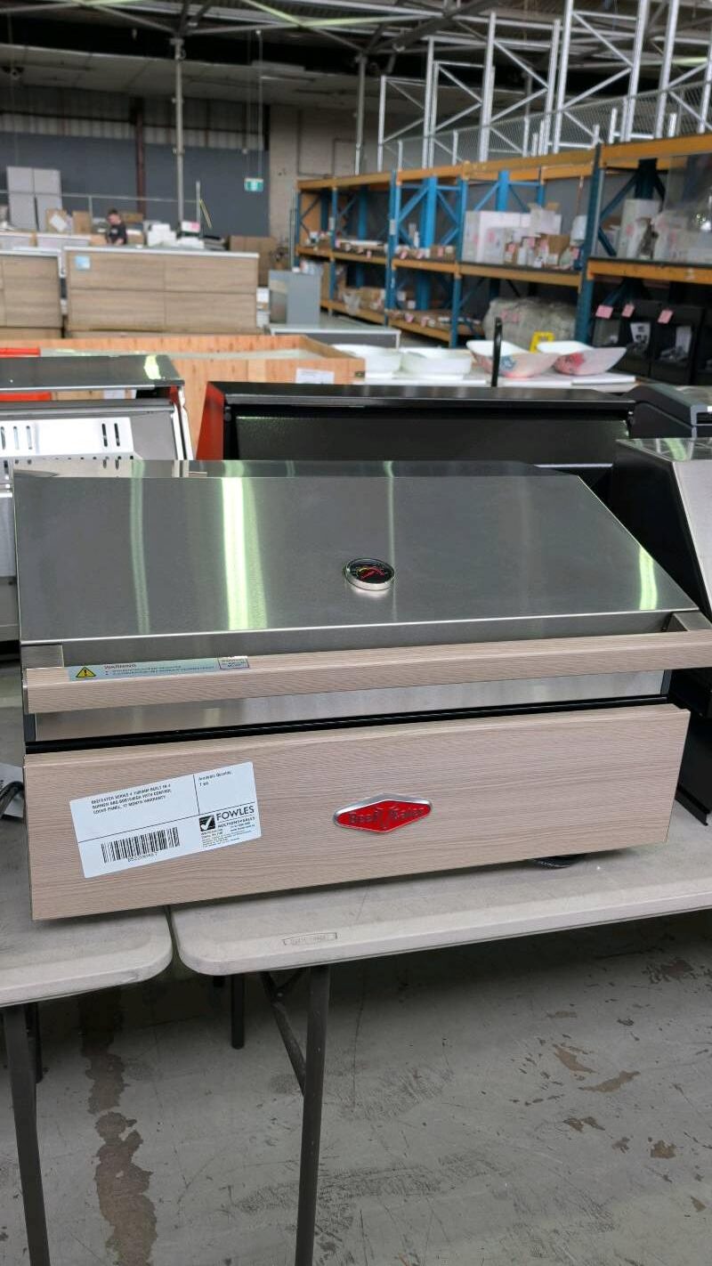 BEEFEATER SERIES 4 1500MM BUILT IN 4 BURNER BBQ BDB1540GA WITH CONTROL COVER PANEL, 12 MONTH WARRANTY BEEFEATER SERIES 4 1500MM BUILT IN 4 BURNER BBQ BDB1540GA WITH CONTROL COVER PANEL, 12 MONTH WARRANTY