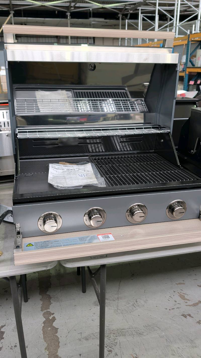 BEEFEATER SERIES 4 1500MM BUILT IN 4 BURNER BBQ BDB1540GA WITH CONTROL COVER PANEL, 12 MONTH WARRANTY BEEFEATER SERIES 4 1500MM BUILT IN 4 BURNER BBQ BDB1540GA WITH CONTROL COVER PANEL, 12 MONTH WARRANTY